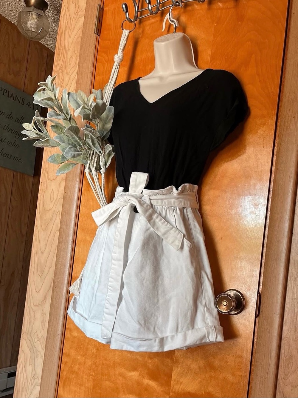 H&M White High-Waist Paperbag Tie Shorts - Women's